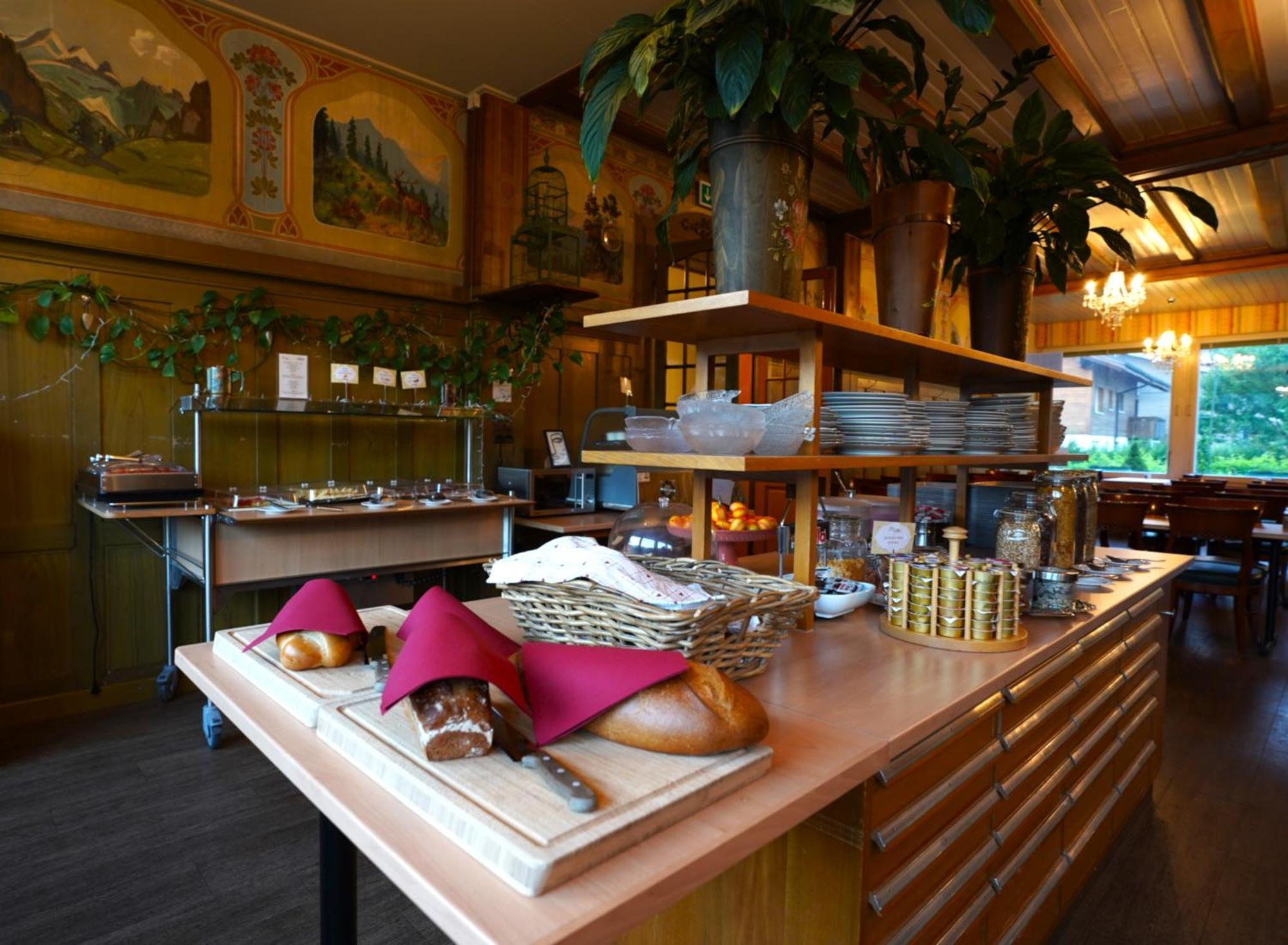 Edelweiss Lodge Wilderswil Bagian luar foto
