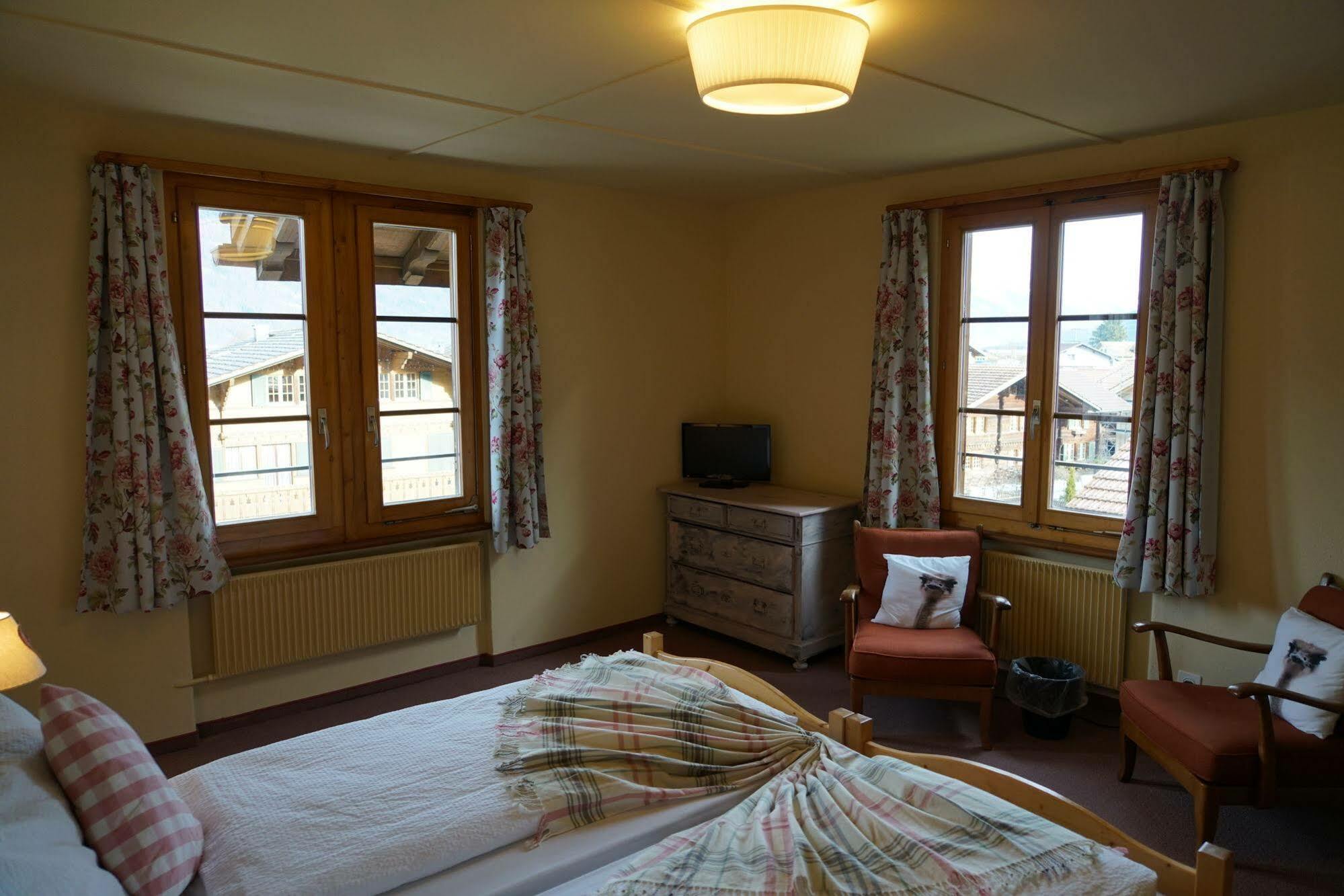 Edelweiss Lodge Wilderswil Bagian luar foto
